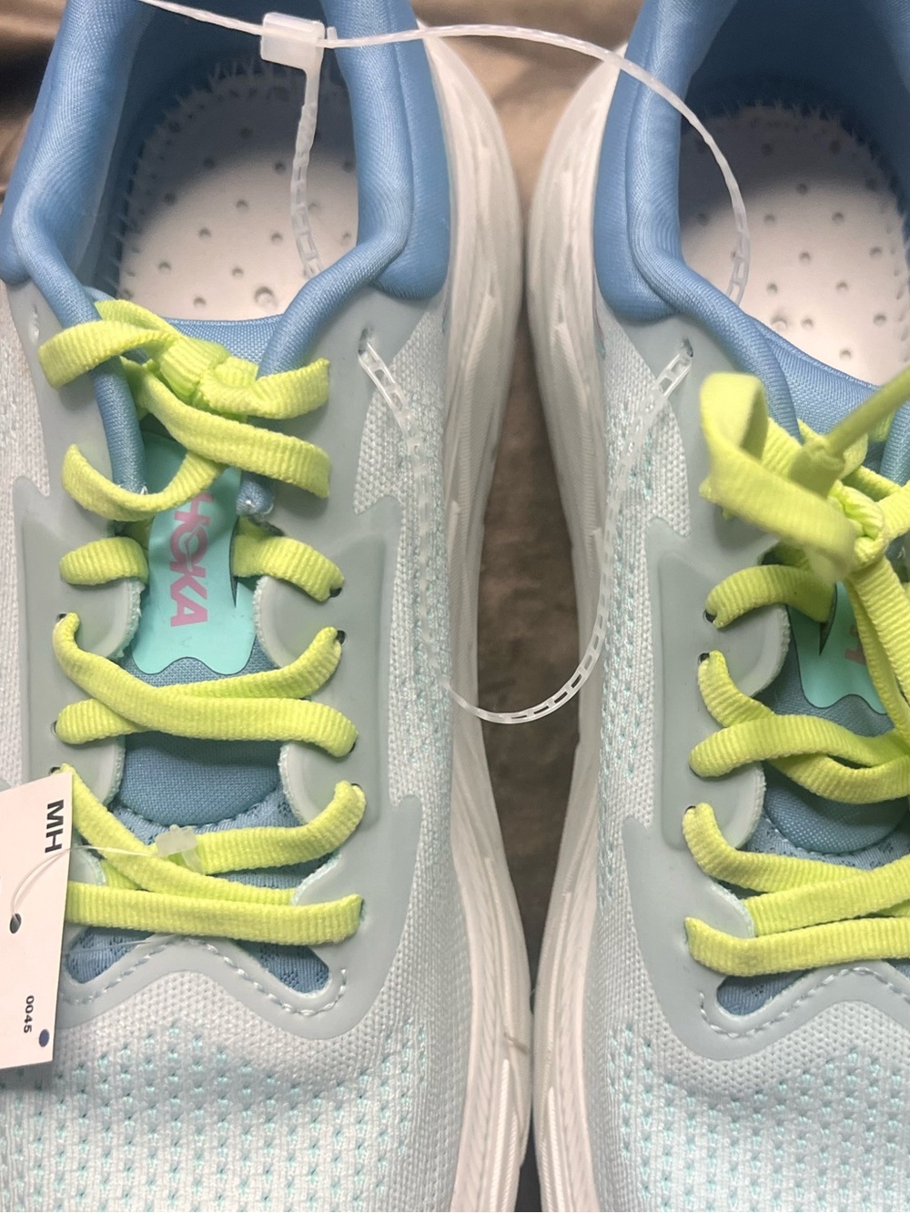 Hoka One One Arahi New Light Blue Sneakers with Lime Laces